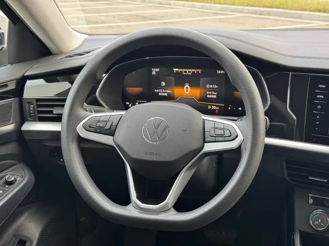 Volkswagen Passat — Фото автомобиля 9