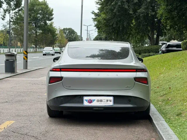 Xpeng P7 — Фото автомобиля 5