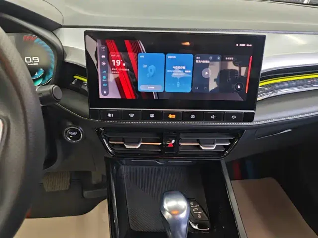 Roewe i5 — Фото автомобиля 12