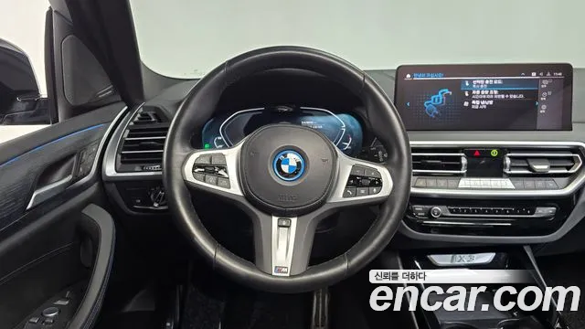 BMW iX3 — Фото автомобиля 13