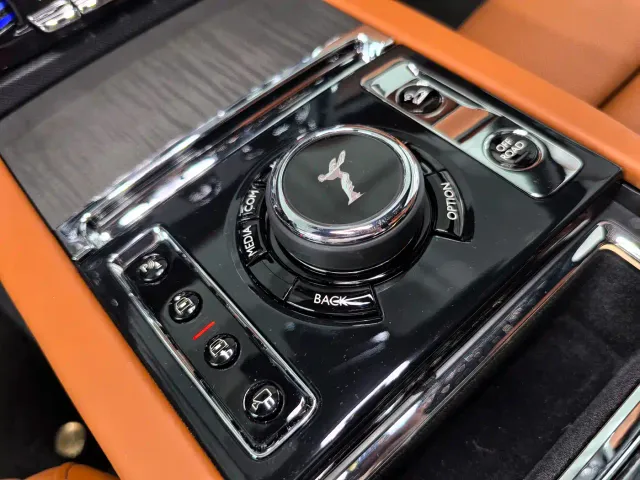 Rolls-Royce Cullinan — Фото автомобиля 26