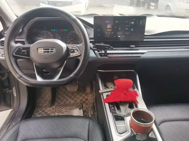 Geely Emgrand — Фото автомобиля 9