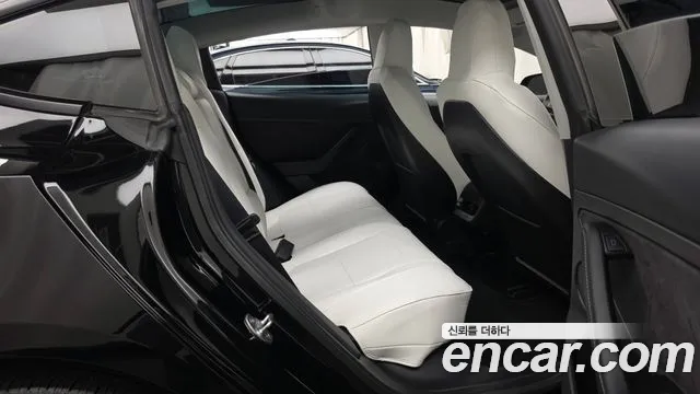 Tesla Model 3 — Фото автомобиля 12