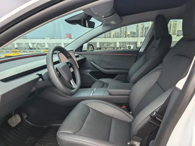 Tesla Model 3 — Фото автомобиля 9