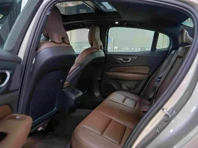 Volvo S60 — Фото автомобиля 5