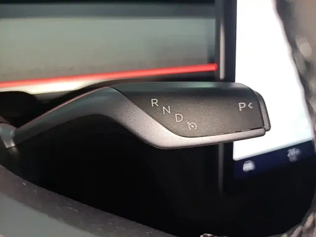 Tesla Model Y — Фото автомобиля 13