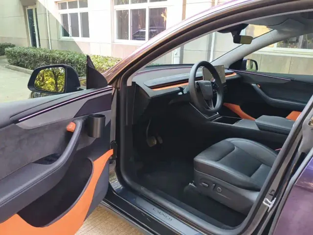 Tesla Model Y — Фото автомобиля 15