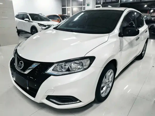 Фотография автомобиля — Nissan Tiida