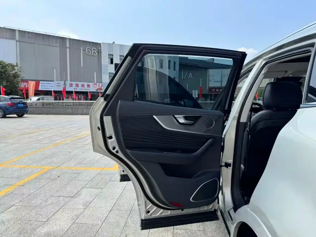 Hongqi HS5 — Фото автомобиля 14