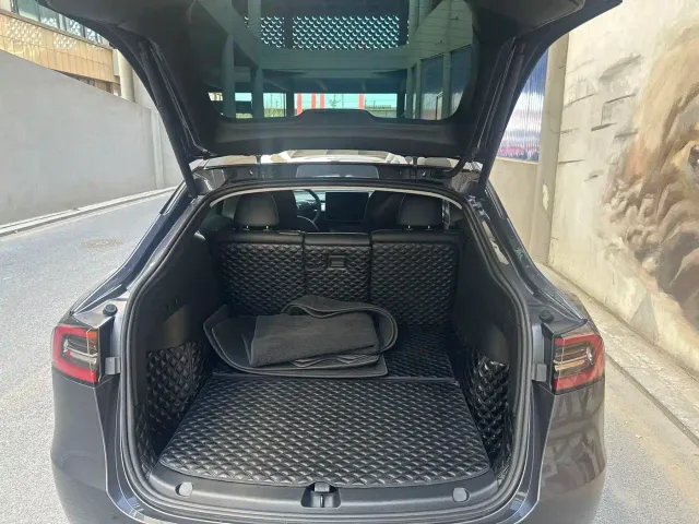 Tesla Model Y — Фото автомобиля 8