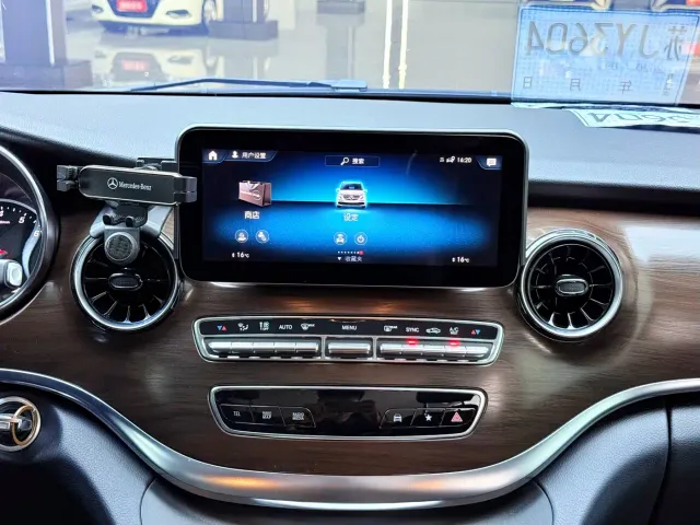 Mercedes-Benz V-Class — Фото автомобиля 11