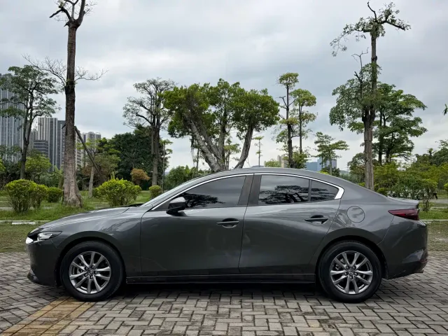 Mazda Axela — Фото автомобиля 8