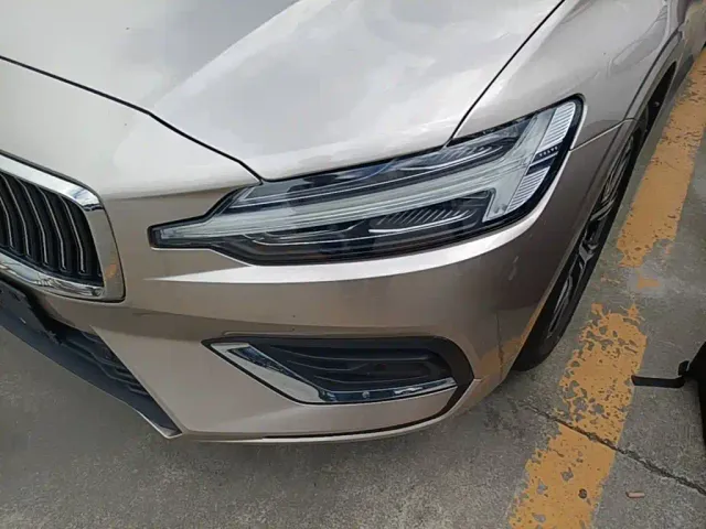 Volvo S60 — Фото автомобиля 23