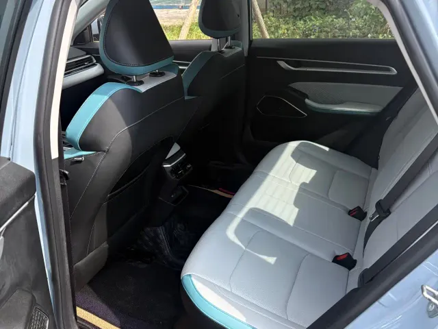 Geely Emgrand — Фото автомобиля 5