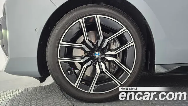 BMW 7-Series 7 серия (G70) 740i xDrive M Sport — Фото автомобиля 5