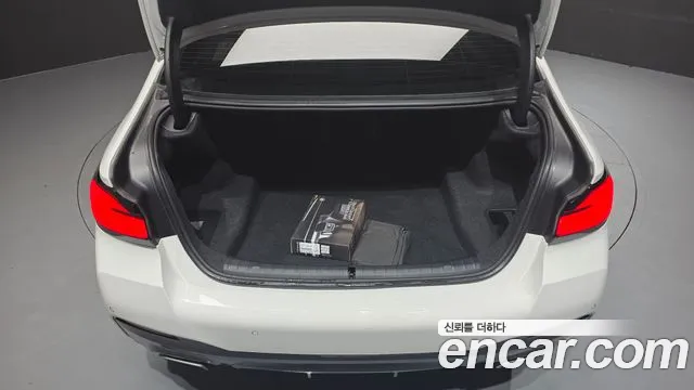BMW 5 Series G30 — Фото автомобиля 24