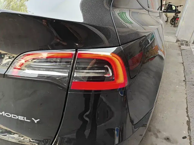 Tesla Model Y — Фото автомобиля 7