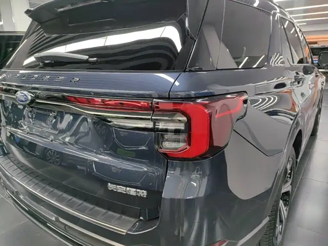 Ford Explorer — Фото автомобиля 7