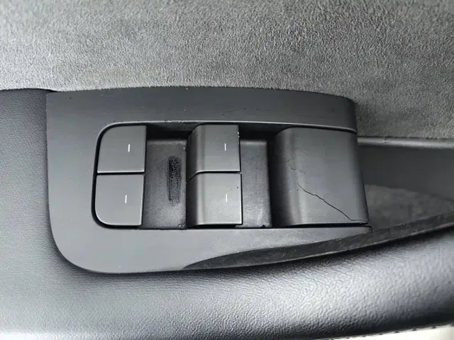 Tesla Model Y — Фото автомобиля 9