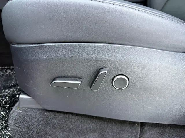 Tesla Model Y — Фото автомобиля 26