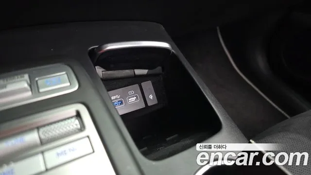 Genesis GV70 2.5T Бензин AWD — Фото автомобиля 17