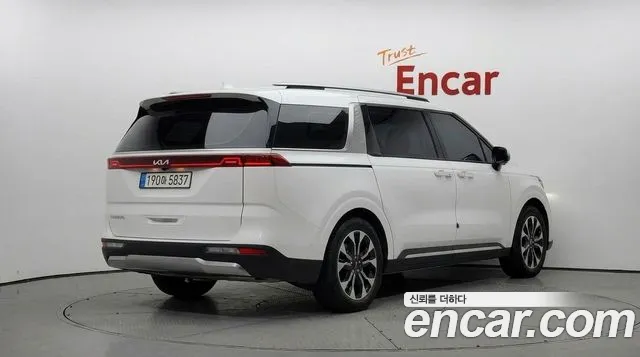 Kia Carnival Generation 4 — Фото автомобиля 2