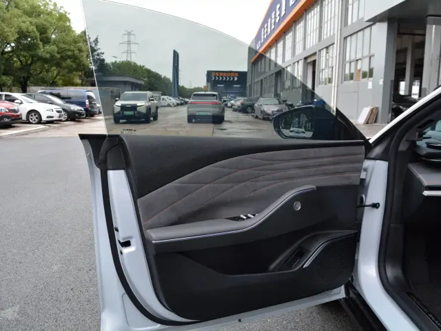Geely Galaxy E8 — Фото автомобиля 7