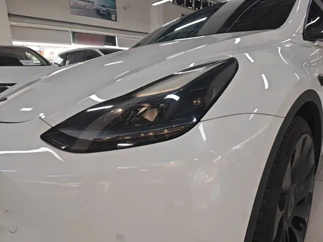 Tesla Model Y — Фото автомобиля 23