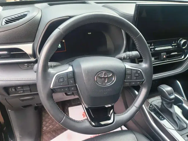 Toyota Highlander — Фото автомобиля 6