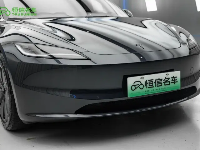 Tesla Model 3 — Фото автомобиля 8