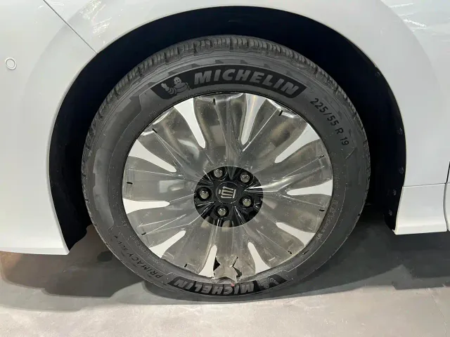 Toyota Vellfire — Фото автомобиля 8