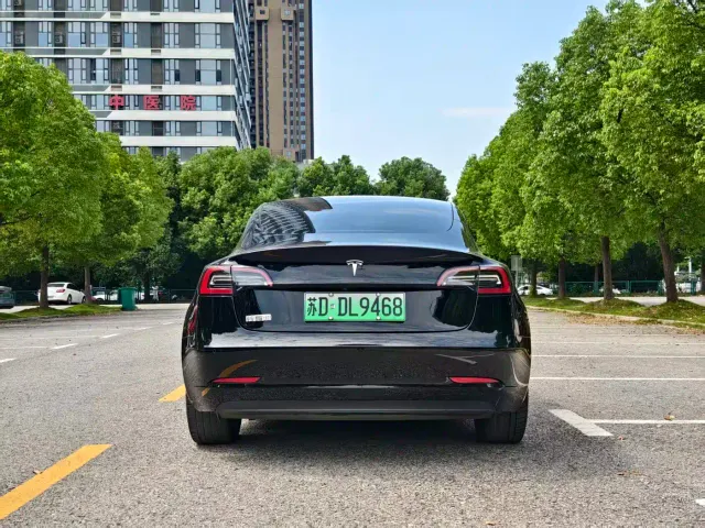 Tesla Model 3 — Фото автомобиля 8