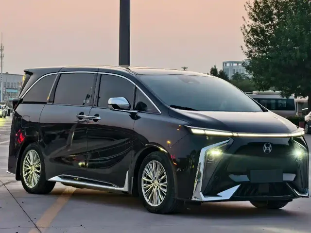 Hycan V09 — Фото автомобиля 3