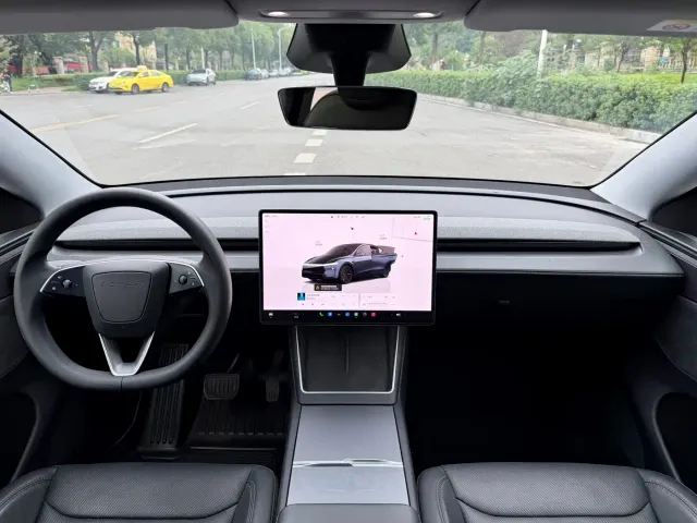 Tesla Model Y — Фото автомобиля 10