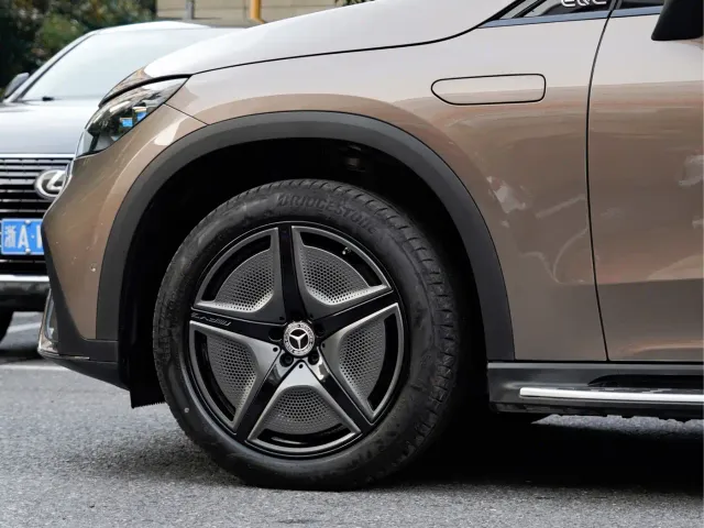Mercedes-Benz EQE SUV — Фото автомобиля 7