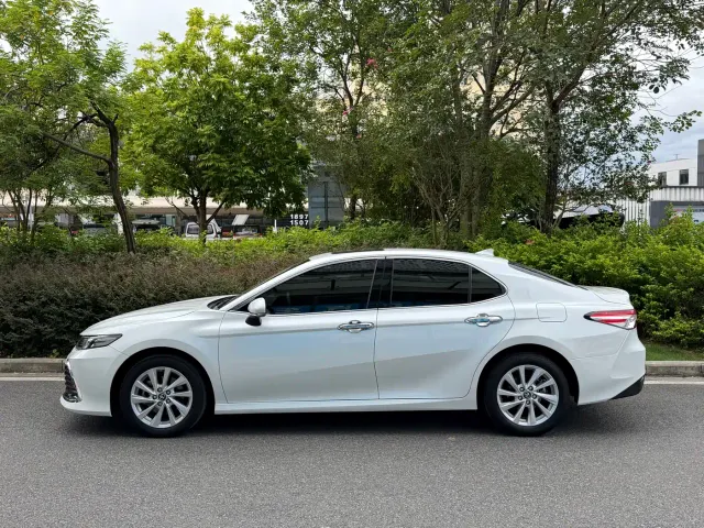 Toyota Camry — Фото автомобиля 3