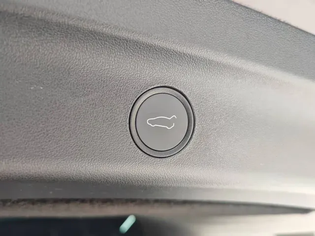 Tesla Model Y — Фото автомобиля 22