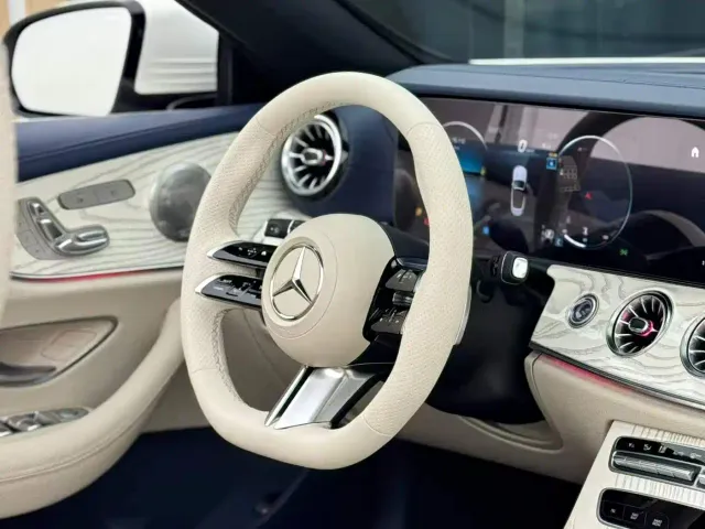 Mercedes-Benz E-Class — Фото автомобиля 4