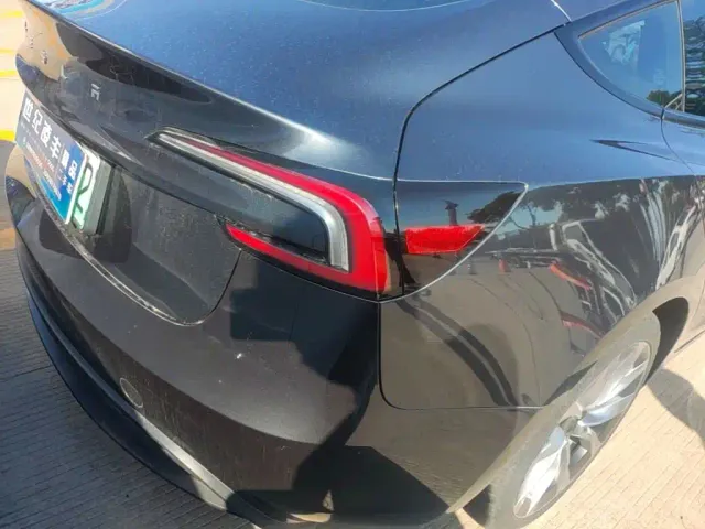 Tesla Model 3 — Фото автомобиля 7