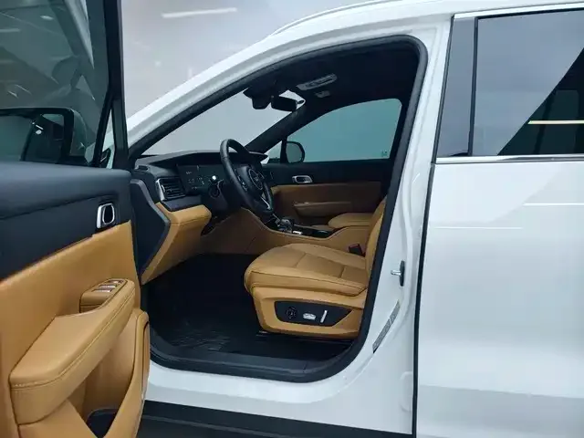 Li Auto ONE — Фото автомобиля 4