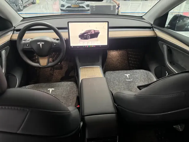 Tesla Model Y — Фото автомобиля 5