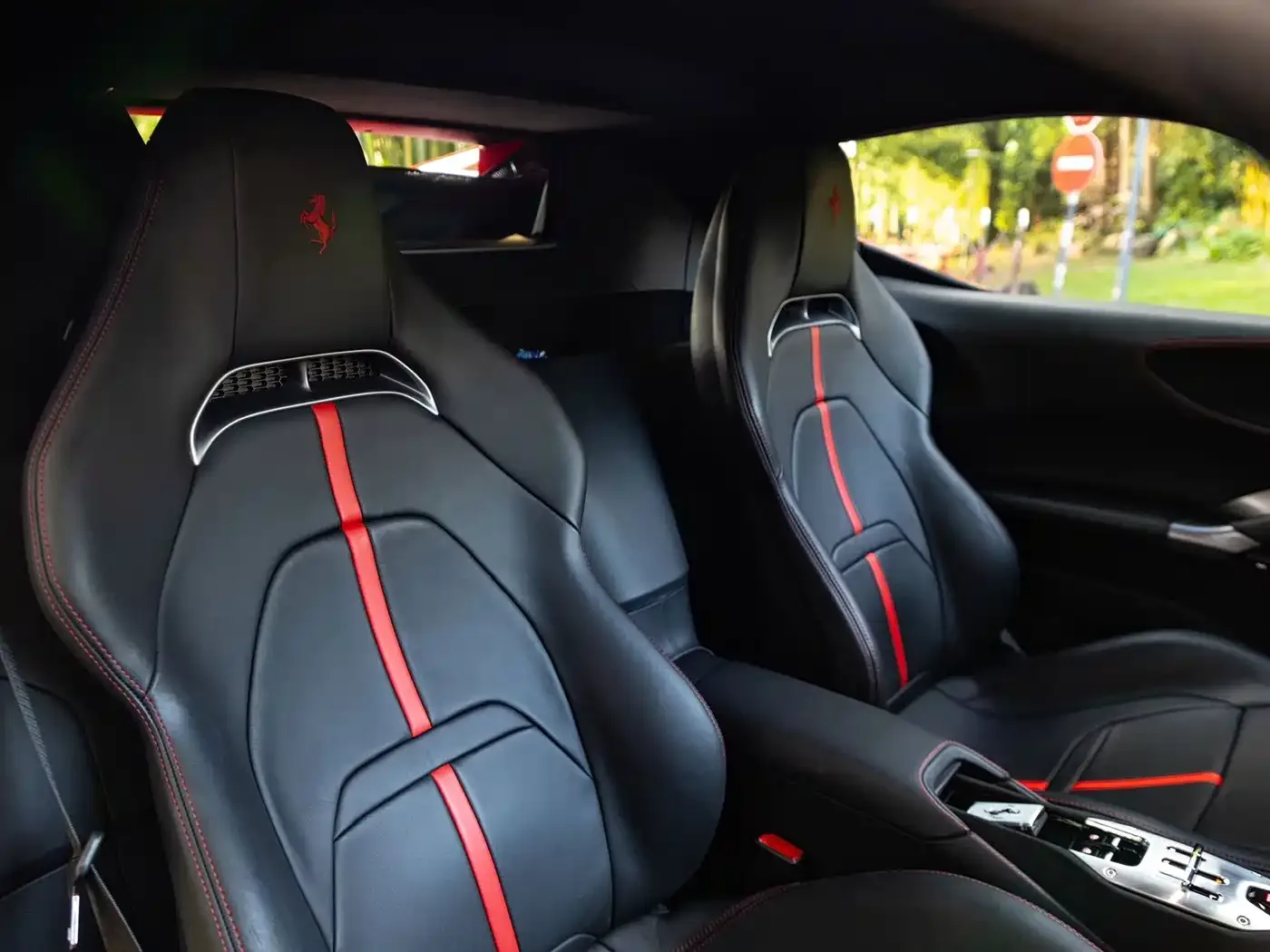 Ferrari SF90 2020 3.9T V8 Stradale — Фото автомобиля 12