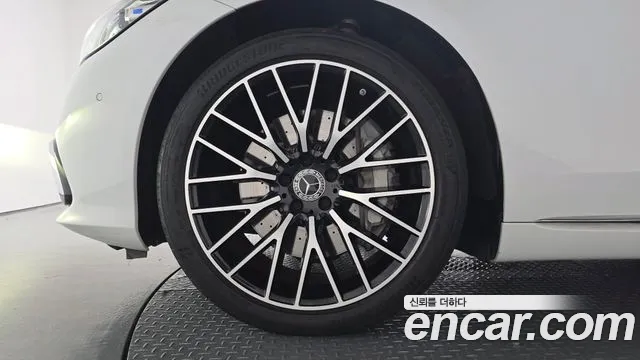 Mercedes-Benz S-Class — Фото автомобиля 3