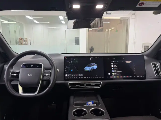 Li Auto L9 — Фото автомобиля 15