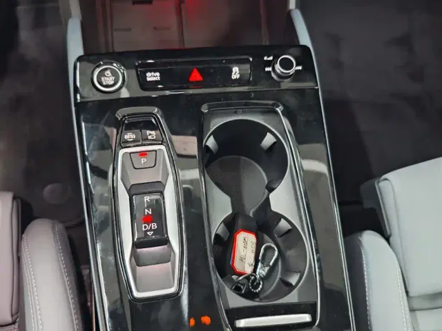 Audi A6L e-tron — Фото автомобиля 10