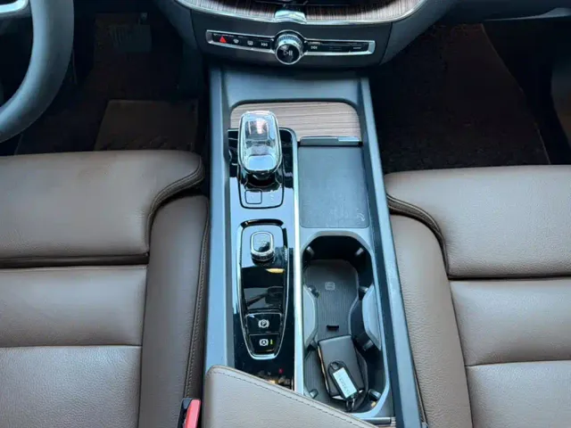 Volvo XC60 — Фото автомобиля 15