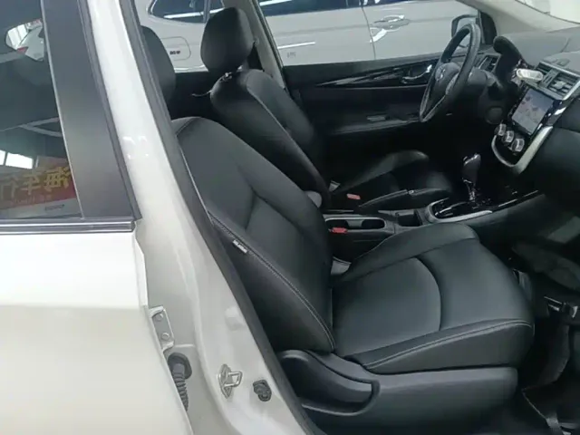 Nissan Tiida — Фото автомобиля 24
