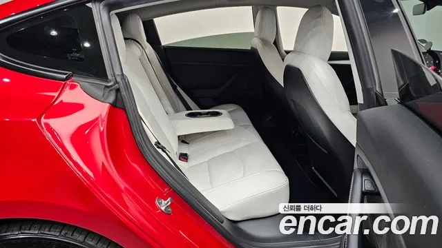 Tesla Model 3 — Фото автомобиля 17