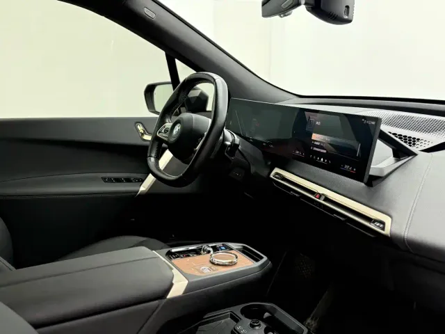 BMW iX — Фото автомобиля 17