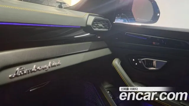 Lamborghini Urus — Фото автомобиля 9